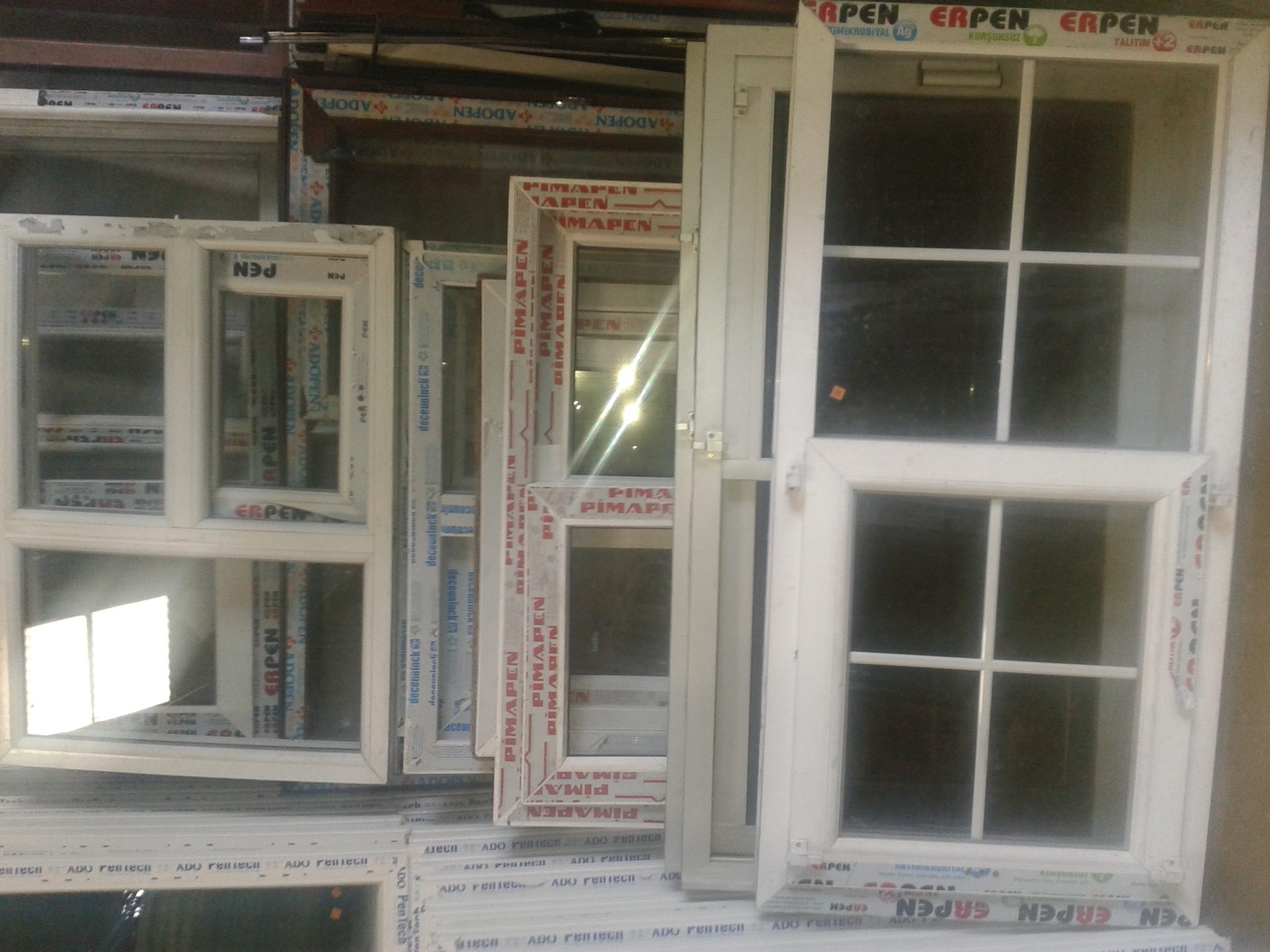 Sedat Ticaret deposunda hazır pimapen ve PVC kapılar